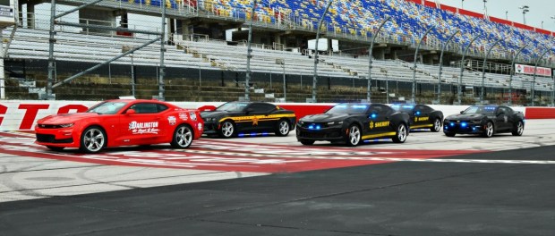 darlington_raceway_group_web